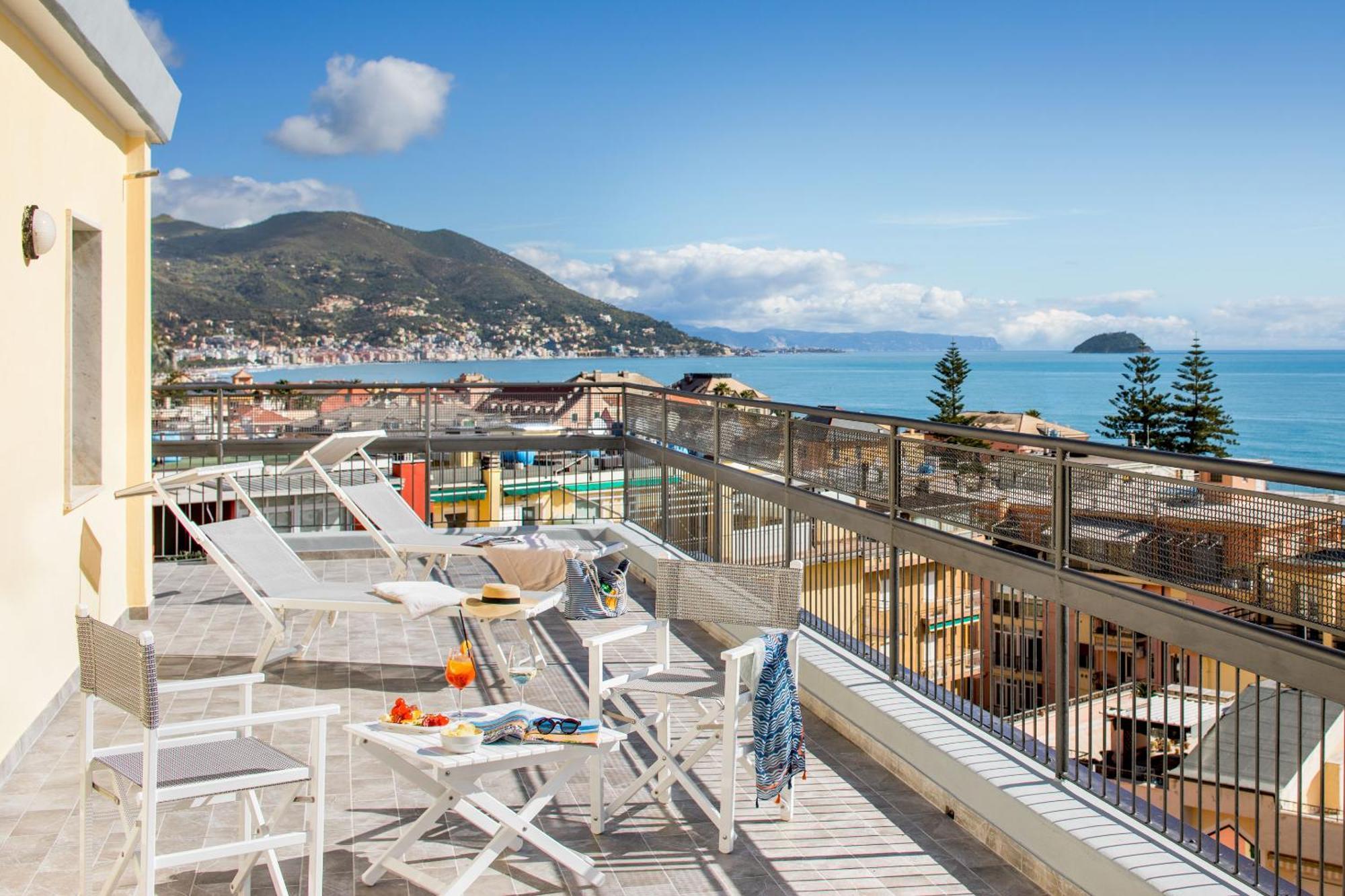 Hotel Tritone Laigueglia Exterior photo