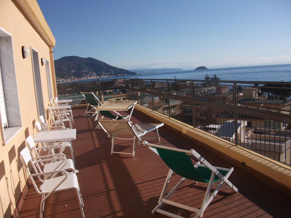 Hotel Tritone Laigueglia Exterior photo